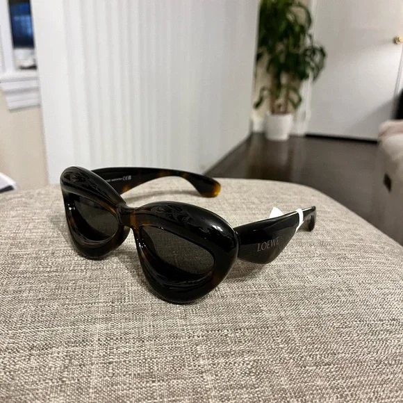 Loewe Brown Aviator Sunglasses Classic Elegance - Picture 3 of 5